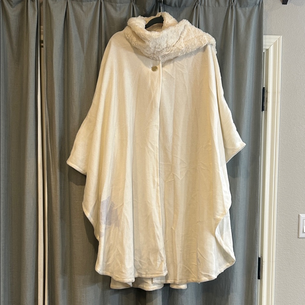 Liz Claiborne Cream Wrap with Faux Fur Collar